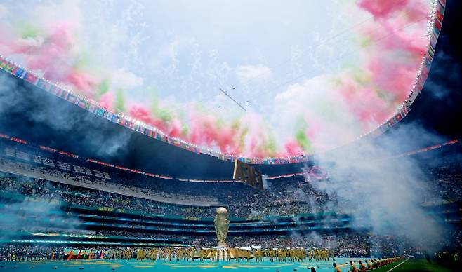 지난달 11일(현지시각) 멕시코시티 스타디움에서 2026 국제축구연맹(FIFA) 북중미 월드컵 개막식 공연이 열리고 있다. 이날 개막식은 멕시코와 남아프리카공화국의 조별리그 A조 경기 시작에 앞서 진행됐다. /로이터=뉴스1