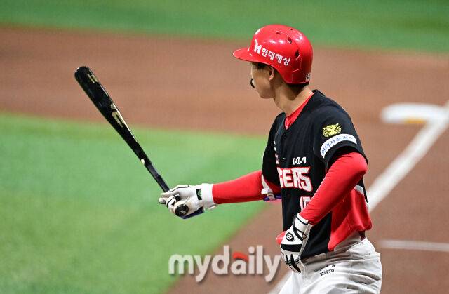 2026년 6월 23일 오후 서울 고척스카이돔에서 열린 '2026 신한 SOL KBO리그' KIA 타이거즈와 키움 히어로드의 경기. KIA 선두타자 박재현이 1회초 타격을 준비하고 있다./마이데일리
