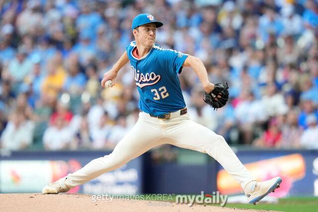 MLB 밀워키 투수 제이콥 미저라우스키는 27일(한국시각) 열린 시카고 컵스와 홈 경기에 선발 등판해 최고 구속 105.5마일(약 169.8㎞)을 찍었다. 이는 MLB 최고 구속 역대 3위에 해당하는 기록이다./게티이미지코리아