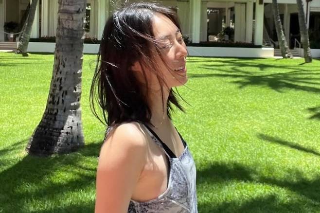 Actress Lee Yeon-hee shared a glimpse of her summer routine on her social media account, showing her spending quality time with her 2-year-old daughter. In the photo, Lee Yeon-hee is sitting with her daughter on her lap and smiling brightly; her daughter, who has grown significantly and takes after her mother, has drawn a lot of attention.Lee Yeon-hee married a non-celebrity in 2020 and has one daughter. She has previously expressed her love for her family by revealing her plans to have more children on television.Lee Yeon-hee also mentioned that she is working to balance her career and family life by sharing parenting tips with her fellow actress Choi Ji-woo. She is currently preparing to make her return to the small screen with her upcoming drama, Personal Taxi.