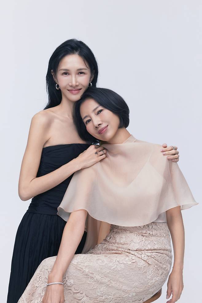 윤혜진(왼쪽)과 최태지(강동문화재단 제공)