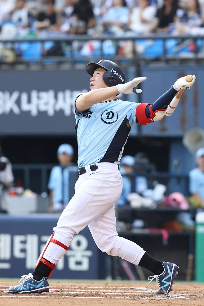 두산 양의지가 11일 서울 잠실구장에서 열린 2026 KBO리그 올스타전에서 타격하고 있다. 사진 | 두산 베어스