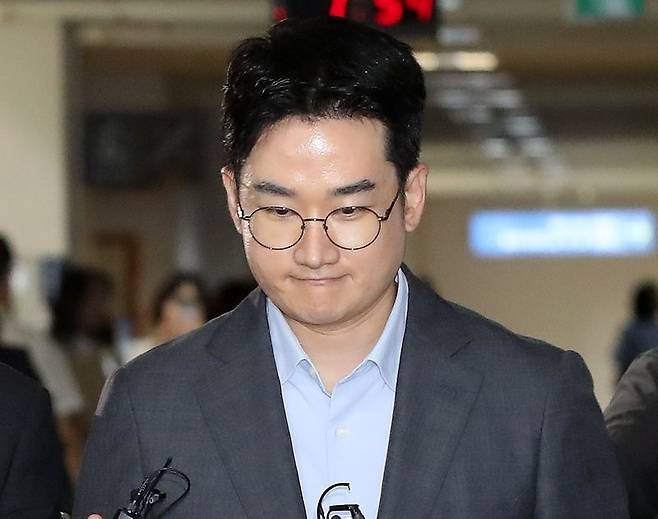 6·3 지방선거 당시 '음료컵 테러' 사건의 자작극 의혹을 받는 정이한 전 개혁신당 부산시장 후보가 8일 오후 부산 연제구 부산지방법원에서 열린 구속 전 피의자 심문(영장실질심사)에 출석하고 있다. 2026.7.8 /사진=뉴스1