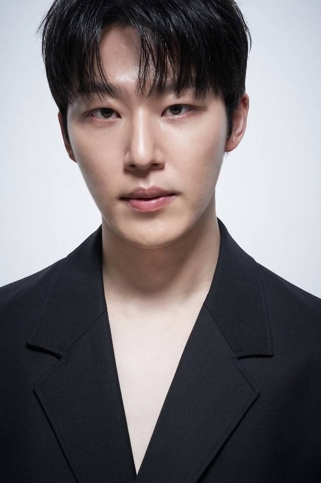 SBS 드라마 ‘김부장’ 3회에서 소지섭에게 참교육 당한 조폭 연기로 이목을 끈 배우 원태민(다홍엔터테인먼트)