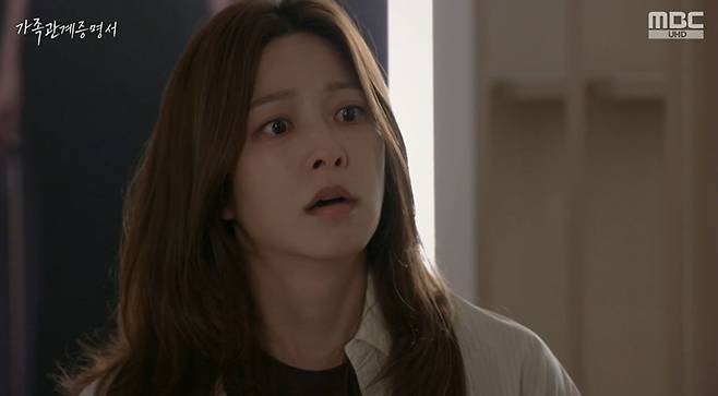 In the MBC daily drama *Family Relationship Certificate*, Cha Min-ki offered a heartfelt apology to Noh Young-ju, played by Im Ji-eun, for his past infidelity before ultimately passing away. Noh Young-ju, who was by Cha Min-kis side as he passed away, shed tears as they shared a final moment of reconciliation, while Na Ji-ni, who arrived too late, wept uncontrollably upon hearing the news of her fathers death.In the drama, Na Se-ri shocked her daughter, Na Ji-ni, by fixating on financial issues even while Cha Min-ki was battling his illness. Na Ji-ni could not hide her heartbreak as she watched her mother, Na Se-ri, fail to understand her fathers true feelings and instead only voice resentment.Meanwhile, Lim Ji-hoo became conflicted after learning of the existence of the social media account run by Do Do-hee. Lim Ji-hoo reacted coldly toward Do Do-hee, demanding that she be honest about their relationship.