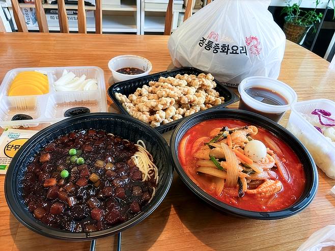 중국집 짜장면과 짬뽕.[게티이미지뱅크/AI제작]
