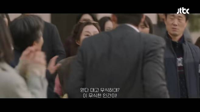 JTBC Golf & Sports weekend drama Apartment has captivated both the home screen and OTT platforms simultaneously, rising in viewership ratings and ranking first on Netflixs Top 10 Series in Korea within just its first week of broadcasting. It is garnering intense interest from viewers thanks to the passionate performances of lead actors, including Ji Sung, and a suspenseful narrative.