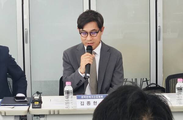15일 서울 여의도 OneIFC에서 열린 '온라인 부정결제 대응협의체' 출범식에서 공동위원장을 맡은 김종현 한국핀테크산업협회 회장이 인사말을 하고 있다. [출처=이해선 기자]