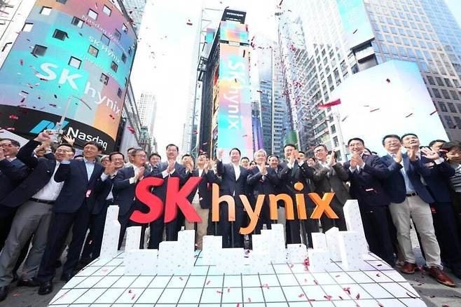 SK하이닉스 미국주식예탁증서(ADR)는 상장 후 3거래일 째인 이날 27.29% 급등했다. REUTERS=연합뉴스