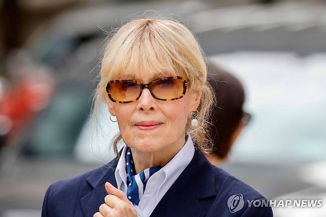 뉴욕 법원 나서는 E. 진 캐럴(2024년 9월) [AP=연합뉴스 자료사진. 재판매 및 DB 금지]