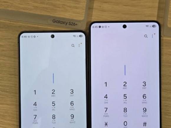 갤럭시 S26+(왼쪽)와 갤럭시 S26 울트라의 화면을 비교한 모습. 울트라 제품에서 화면이 붉게 보이는 현상이 나타나고 있다. [사진=삼성 멤버스 홈페이지 캡처]