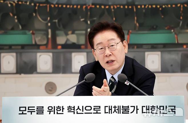 [서울=뉴시스] 김진아 기자 = 이재명 대통령이 16일 청와대 영빈관에서 열린 '삶으로 체감하는 대체불가 대한민국-국민과 함께하는 두 번째 업무보고'에서 발언하고 있다. 2026.07.16. bluesoda@newsis.com