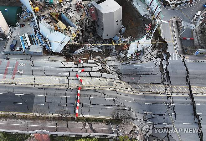 2025년 4월 11일 발생한 경기 광명시 신안산선 지하터널 붕괴 사고 현장  [연합뉴스 자료사진]