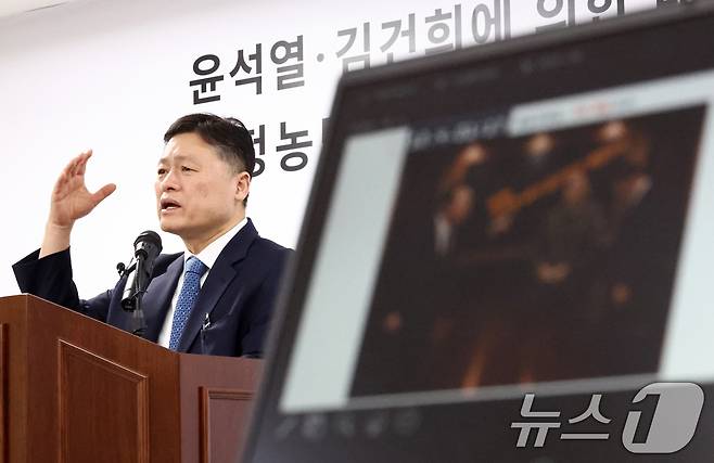 2차 종합특검팀 김정민 특검보가 3일 오전 경기 과천시 2차 종합특검 사무실에서 브리핑을 하고 있다. 2026.7.3 ⓒ 뉴스1 최지환 기자