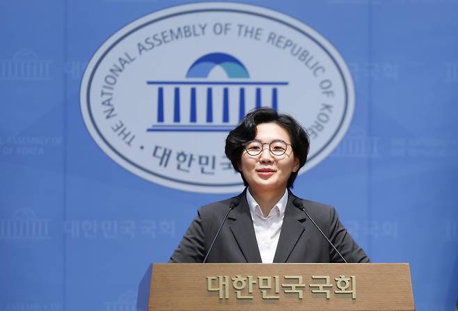 [서울=뉴시스] 김근수 기자 = 더불어민주당 당대표 출마에 나선 김보미 전 강진군 의원이 14일 오후 서울 여의도 국회 소통관에서 전당대회 준비 관련 입장 발표 기자회견을 하고 있다. 2026.07.14. ks@newsis.com