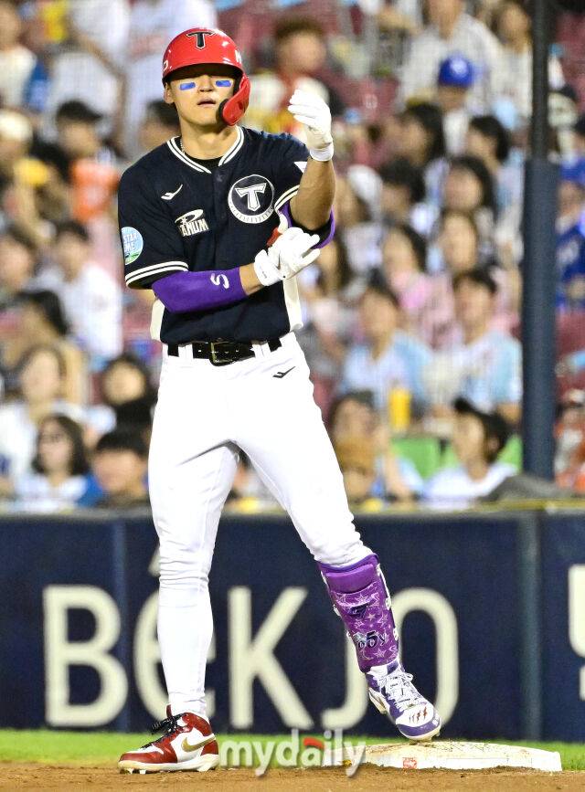 2026년 7월 11일 오후 서울 잠실구장에서 '2026 신한 SOL KBO리그 올스타전'이 열렸다. KIA 김도영이 9회초 1사 1루서 안타를 친 뒤 기뻐하고 있다./마이데일리