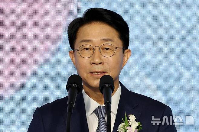 [서울=뉴시스] 국회사진기자단 = 조정식 국회의장이 17일 서울 여의도 국회에서 제78회 제헌철 경축사를 하고 있다. 2026.07.17. photo@newsis.com
