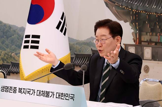 이재명 대통령이 16일 청와대에서 국민과 함께하는 두 번째 업무보고에서 발언하고 있다.  청와대사진기자단