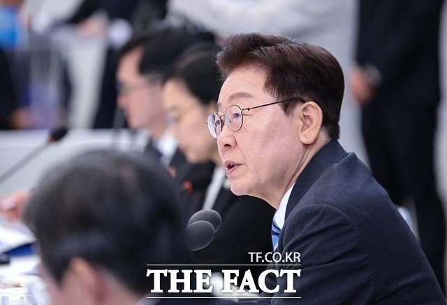 이재명 대통령이 15일 청와대에서 주재한 재정경제부·국가데이터처·금융위원회·기획예산처 2차 업무보고에서 발언하고 있다. /뉴시스