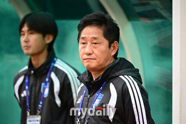 ㅍ2026년 7월 18일 오후 강원도 태백종합운동장에서 열린 '제62회 추계대학축구연맹전' 결승, 한남대학교와 울산대학교의 경기.울산대가 서효원 감독이 지켜보고 있다.이번 대회에는 전국 대학축구 78개 팀이 참가해 총 156경기를 치르며, 백두대간기와 태백산기 2개 리그로 나누어 예선리그와 토너먼트 방식으로 진행된다./태백=유진형 기자