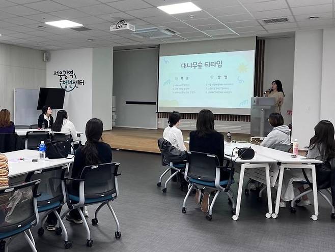 [세종=뉴시스]정신적 장애를 가진 형제자매를 둔 2~30대 청년들의 모임 '나는'의 운영진 정영아씨가 활동하고 있는 모습. (사진=이은아씨 제공) 2026.07.18. photo@newsis.com  *재판매 및 DB 금지