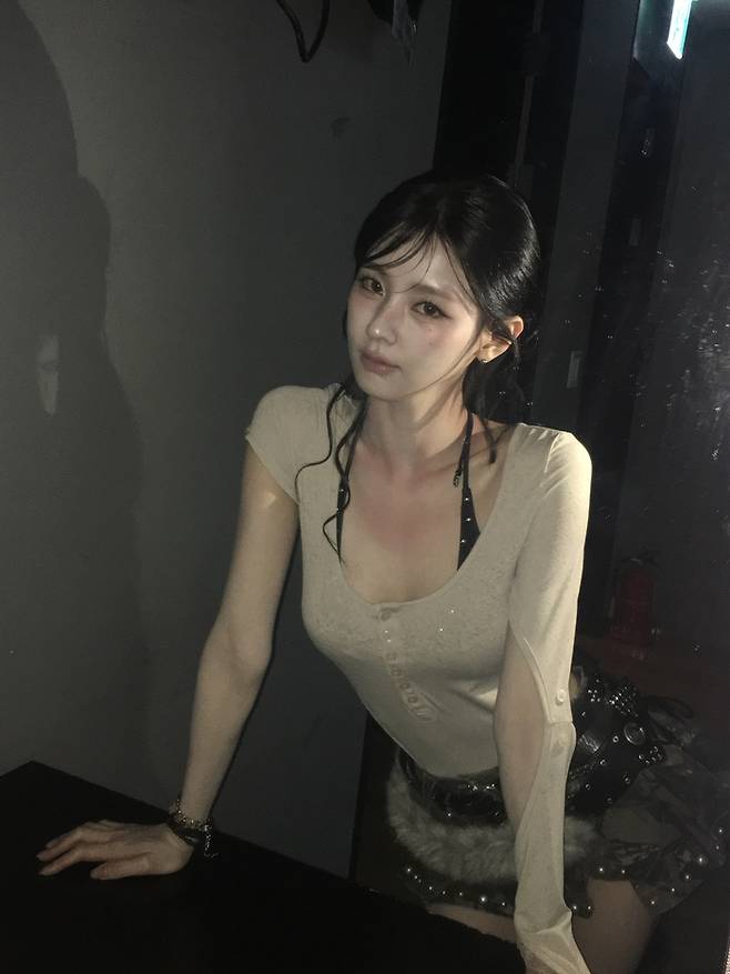 Miyeon, a member of (G)I-DLE, showcased her dazzling beauty by posting recent photos on her social media, featuring a variety of different looks. Miyeon exuded a chic charm by pairing a beige T-shirt with a mini skirt, and she also perfectly pulled off a lovely look using angel wing props.(G)I-DLE, the group Miyeon belongs to, recently made a comeback with the title track Gimme Dat Love from their 9th mini-album *We Made*, garnering immense popularity by topping domestic and international charts and reaching No. 1 on YouTube Trends. Through their fourth world tour, Syncopation, they sold out shows at the Taipei Dome and the Galaxy Arena in Macau, proving their strong ticket-selling power.Additionally, (G)I-DLE is set to take the stage at Lollapalooza, a major U.S. music festival, on August 31 to meet their global fans.