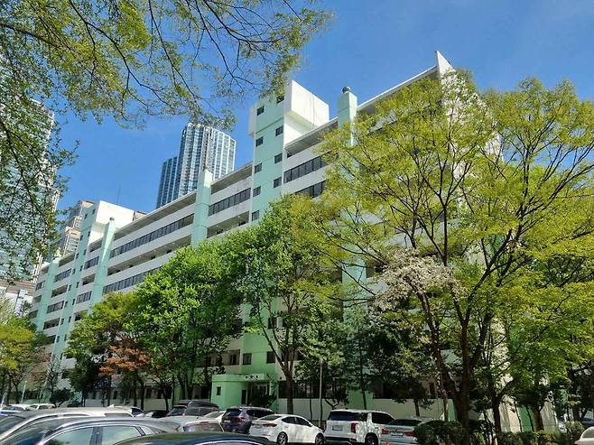 최근 전용면적 84㎡ 주택이 신고가를 경신하며 거래된 강남구 도곡개포한신 아파트. 매경 DB