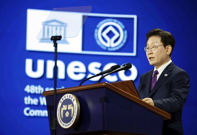 이재명 대통령이 19일 부산에서 열린 제48차 유네스코 세계유산위원회 개회식에서 축사를 하고 있다. [연합]