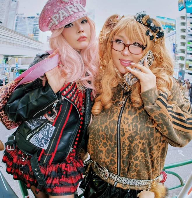 TV personality Pungja has shared an update on her current appearance, revealing a gal style transformation in Tokyo, Japan—complete with a blonde wig and flashy outfits—after losing 33 kg. Fans are responding enthusiastically to Pungjas look, which highlights her slimmer facial contours and more defined features following her successful weight loss.Pungja posted several photos taken during her trip to Japan on her personal social media account. In the photos, she perfectly embodied the Japanese gal aesthetic, wearing a wavy blonde wig, a leopard-print outfit, and bold accessories.She particularly caught the eye with her unique vibe in a photo taken with her close friend Han Hye-jin. Netizens are responding positively to Pungjas new look and bold transformation, sending her their support.