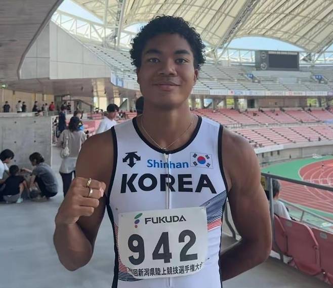 경기 후 주먹을 불끈 쥔 나마디 조엘진 나마디 조엘진이 19일 일본 니가타현 니가타시 덴카 빅스완 스타디움에서 열린 제80회 니가타현 육상경기선수권대회 남자 100ｍ 오픈 레이스를 마친 뒤 포즈를 취하고 있다. [700크리에이터스 제공. 재배포 및 DB 금지]