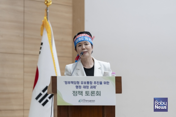 임진숙 한국어린이집총연합회 회장이 「정부책임형 유보통합 추진을 위한 행정·재정 과제」 정책토론회에서 환영사를 하고 있다. ⓒ한국어린이집총연합회