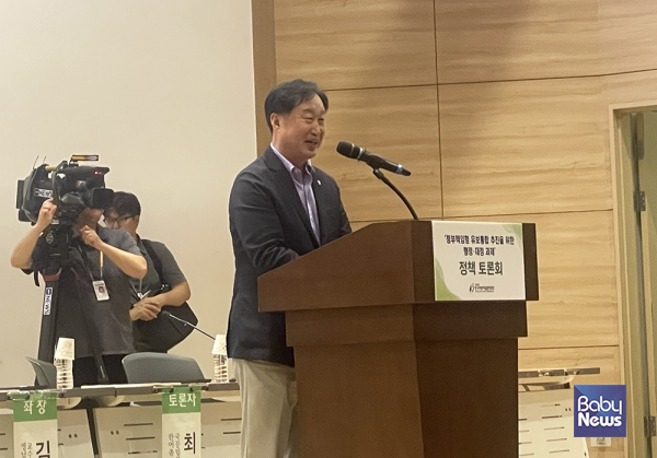 국회 교육위원회 소속 김준혁 더불어민주당(경기 수원시정) 국회의원이 「정부책임형 유보통합 추진을 위한 행정·재정 과제」 정책토론회에서 개회사를 하고 있다. 소장섭 기자 ⓒ베이비뉴스