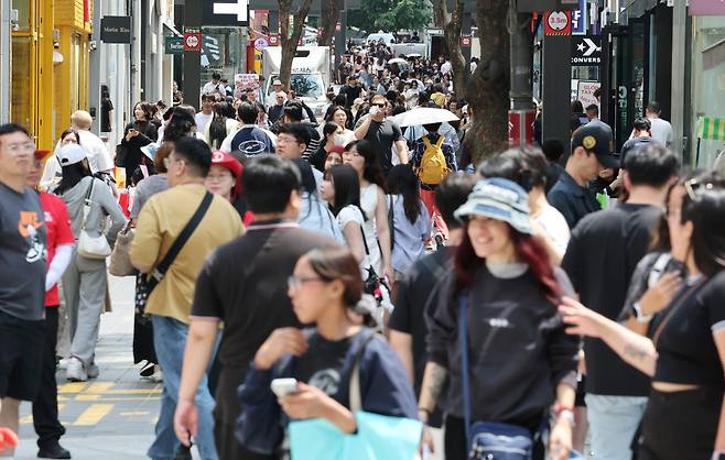 서울 명동 거리에 북적이는 외국인 관광객 (사진=연합뉴스)