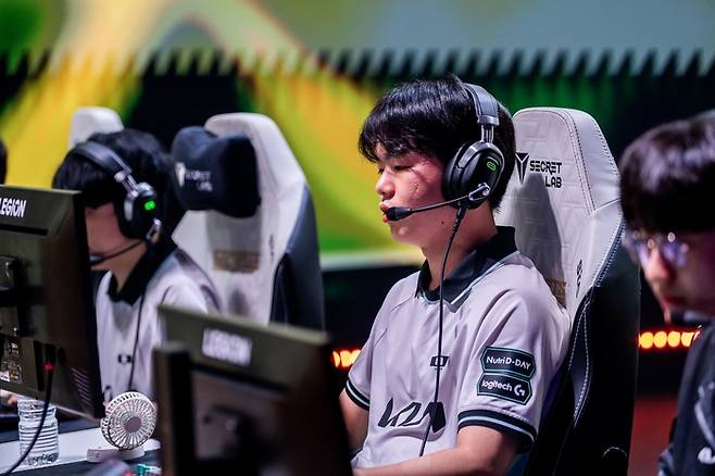 디플러스 기아 ‘스매쉬’ 신금재가 2026 EWC 결승 경기를 준비하고 있다. 사진 | EWC