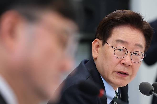 이재명 대통령이 지난 16일 청와대 영빈관에서 열린 복지부·식약처·성평등부·권익위 등에 대한 부처 업무보고에서 발언하고 있다. 연합뉴스
