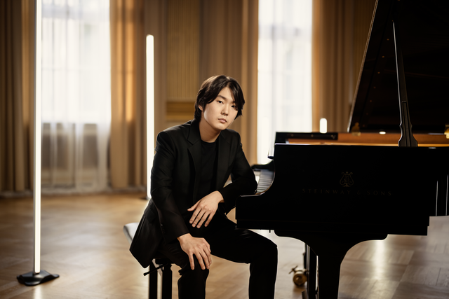 피아니스트 조성진. 키아프 서울 제공