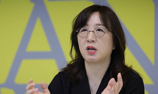 2026년도 한국교육공학회에서 우수학술논문상을 수상한 한승연 한양사이버대학교 교육공학과 교수가 13일 세계일보와 인터뷰에서 “생성형 AI(인공지능) 시대에 교육공학이 어떤 질문을 던져야 하는지에 대해 함께 공감받은 것 같아 뜻깊었다”며 “AI를 단순히 빠르고 편리한 도구가 아니라 교육 설계자의 사고와 판단, 전문성 자체를 변화시키는 존재로 바라보려 한 시도가 인정받은 것”이라고 밝히고 있다. 이재문 기자