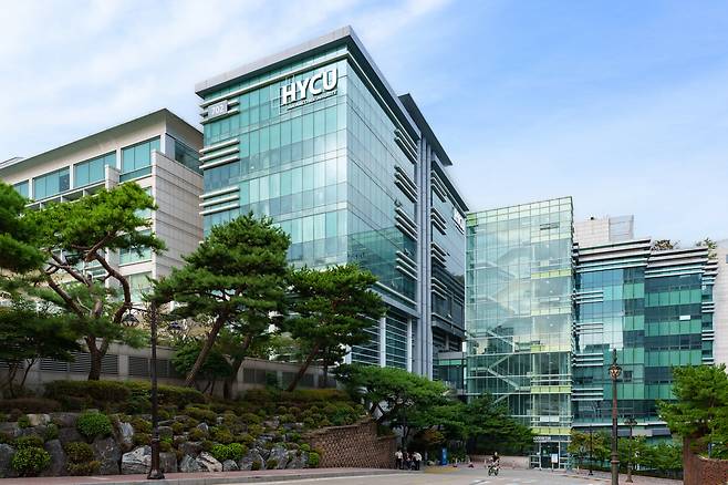 서울 성동구 한양대학교 서울캠퍼스 내에 위치한 한양사이버대 건물 전경. 한양사이버대 제공