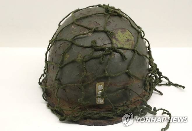 육군박물관에 있는 6.25 전쟁기 철모 [연합뉴스 사진]