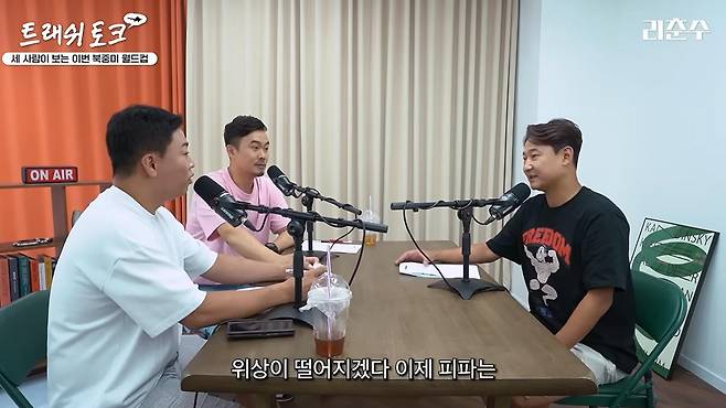 출처:유튜브 ‘리춘수 [이천수]’ 캡쳐 / 이천수가 유튜브 채널 ‘리춘수 [이천수]’에 출연해 2026 북중미 월드컵을 돌아보고 있다.