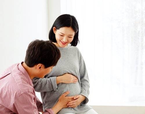 남성 근로자도 배우자 출산전후휴가를 출산 예정일 50일 전부터 사용할 수 있다.