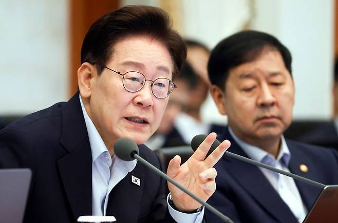 이재명 대통령이 21일 청와대에서 열린 국무회의에서 발언하고 있다. ⓒ뉴시스