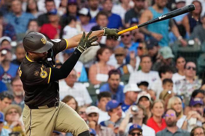 <yonhap photo-5651=""> San Diego Padres' Xander Bogaerts hits a one-run double during the fourth inning of a baseball game against the Chicago Cubs in Chicago, Monday, June 29, 2026. (AP Photo/Nam Y. Huh)/2026-06-30 10:13:30/ <저작권자 ⓒ 1980~2026 ㈜연합뉴스. 무단 전재 재배포 금지, AI 학습 및 활용 금지></yonhap>