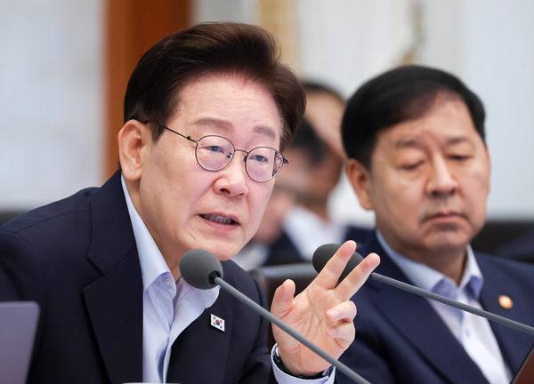 이재명 대통령이 21일 청와대에서 열린 국무회의에서 발언하고 있다. 연합뉴스
