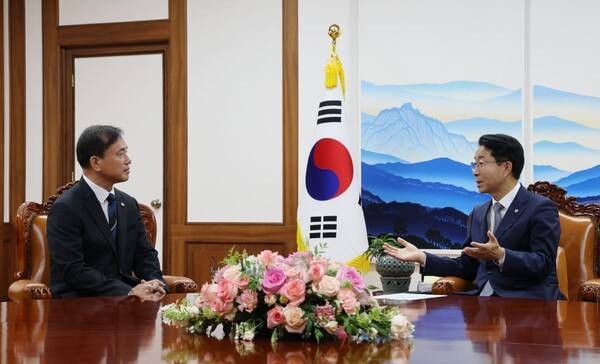 ▲조정식국회의장은 2026월 7월21일 오후 서울 여의도 국회 본청 의장집무실에서 김종철 방송미디어통신위원장과 접견했다. 사진=국회의장실 제공