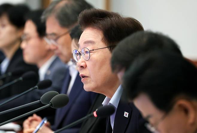 이재명 대통령이 21일 청와대에서 열린 국무회의에서 발언하고 있다. 청와대통신사진기자단