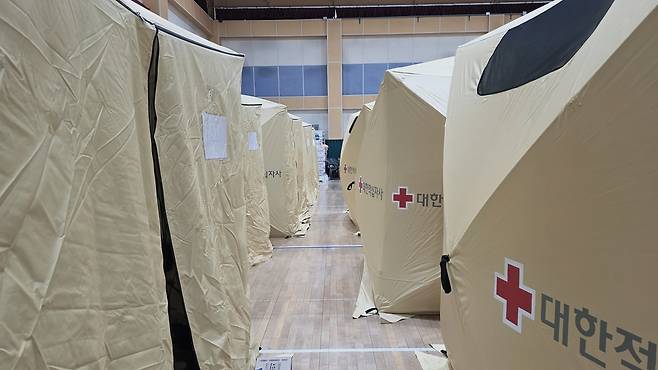 20일 인천 서해구 신현초등학교에 마련된 대피소. 황동건 기자