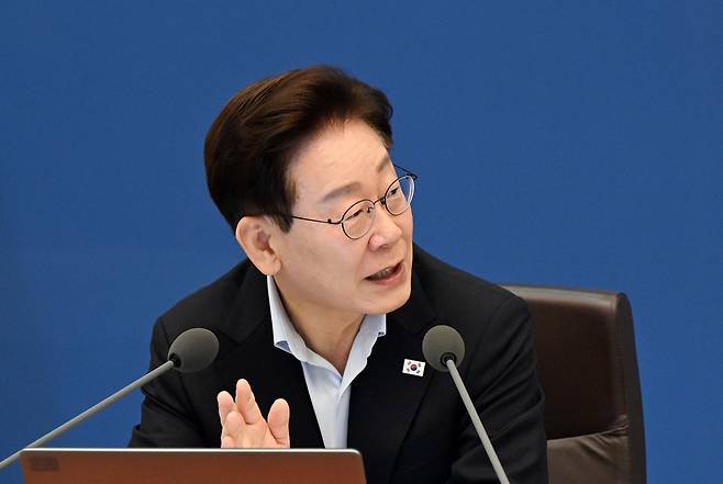 이재명 대통령이 21일 청와대에서 열린 제31회 국무회의에서 발언하고 있다. 청와대사진기자단