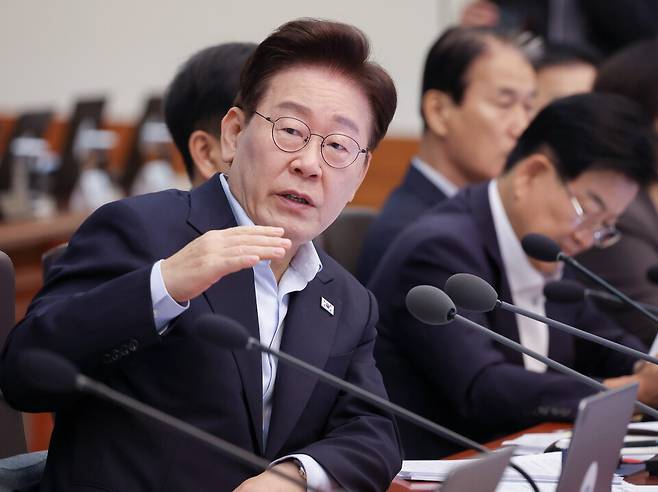 이재명 대통령이 21일 청와대에서 열린 국무회의에서 발언하고 있다. ⓒ연합뉴스