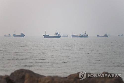 호르무즈 해협의 선박들 [로이터 연합뉴스. 재판매 및 DB 금지]